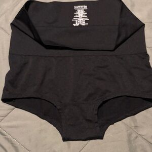 Yummie Women's Black Shaping Briefs